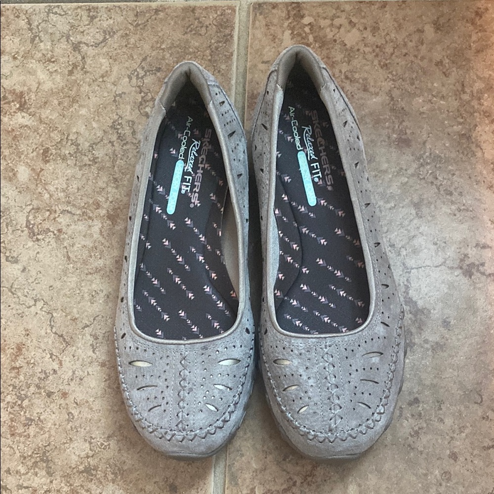. SKECHERS WOMEN LOAFERS. TOUPE COLOR
